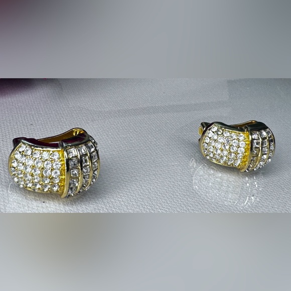 CHRISTIAN DIOR SIGNED GOLD TONE 1990s VINTAGE CRYSTAL CLIP-ON EARRINGS - Picture 8 of 8